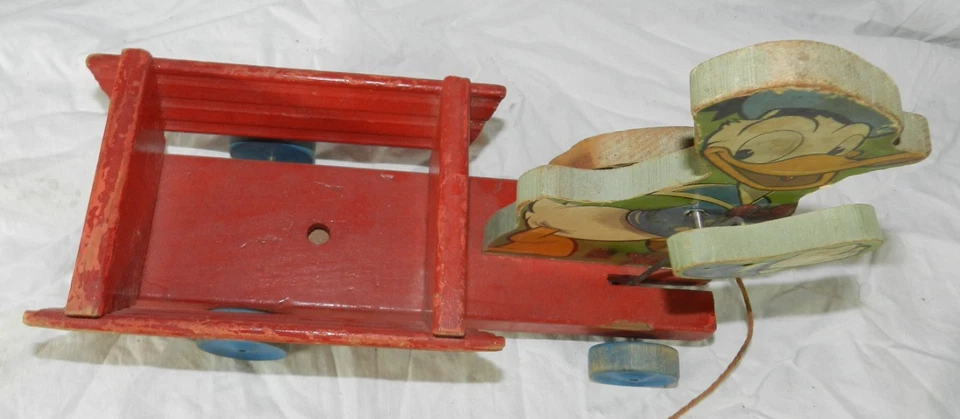 Carro de juguete Fisher Price #500 Walt Disney Donald Duck Pull de colección - brazos móviles Foto 4 de 4