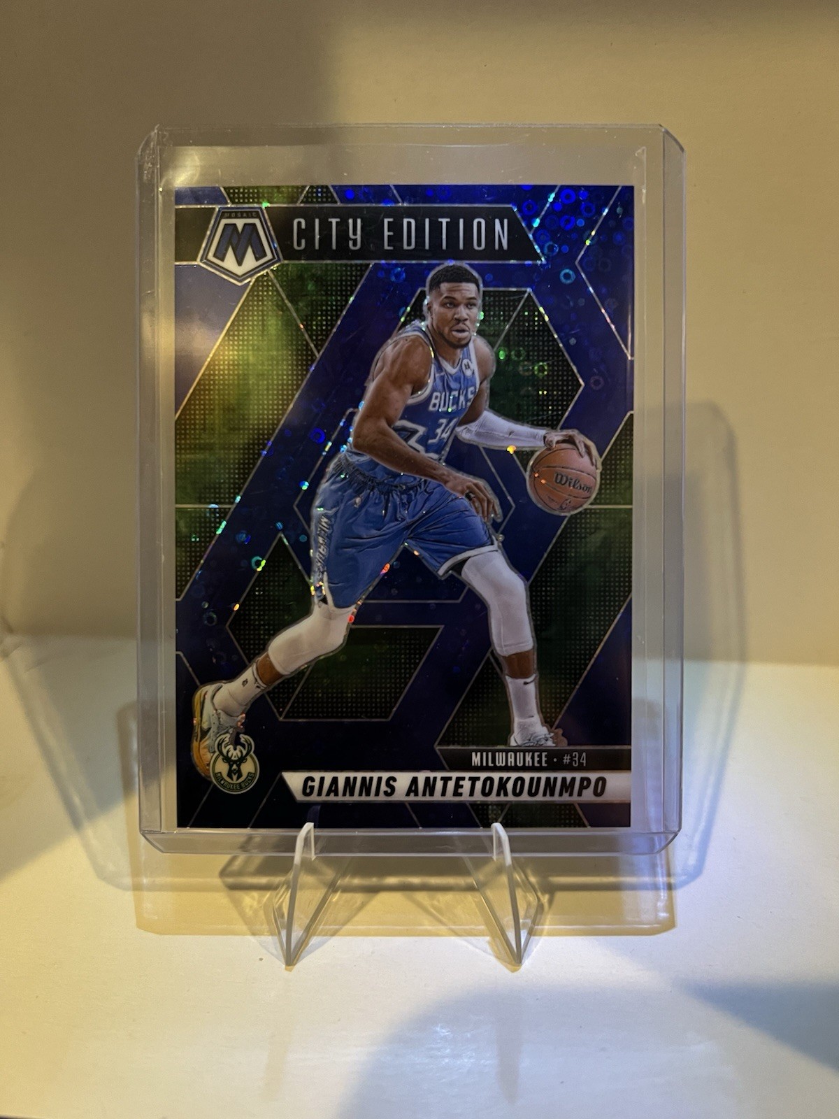 2024-25 Panini Mosaic Giannis Antetokounmpo #282 Fast Break Blue Prizm /85