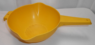 Vintage Tupperware 1523 2 Qt. Colander Strainer NICE