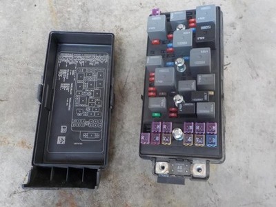 2009-2012 Chevy Malibu 2.4L Engine Fuse Box W/o Fog Lamps OEM