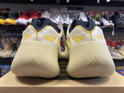 未使用級 adidas YEEZY 700 V3 \"Safflower\" 27㎝ New Adidas Yeezy 700 V3 Safflower Size 12 Rare Retro OG VTG