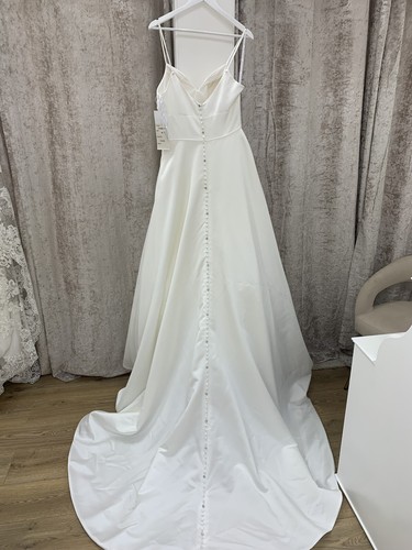 Martin Thornburg Designer Wedding Dress - Picture 4 of 7