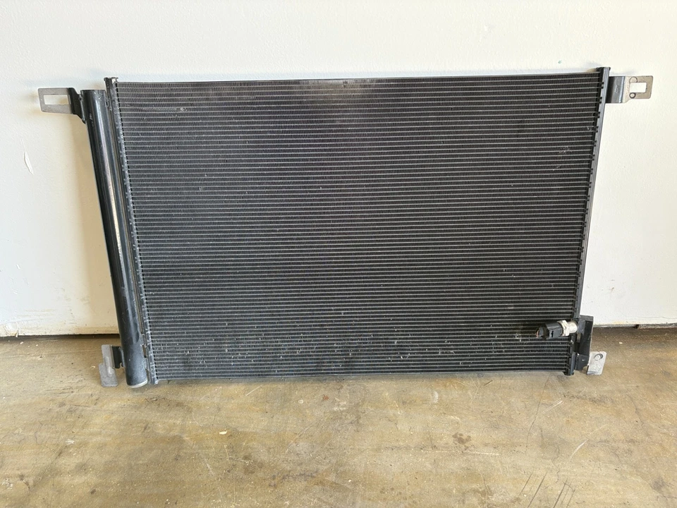 2017, 2018, 2019 Audi Q7 A/C Condenser 5MM AU3030139, 4M0 816 411 B Foto 2 de 4