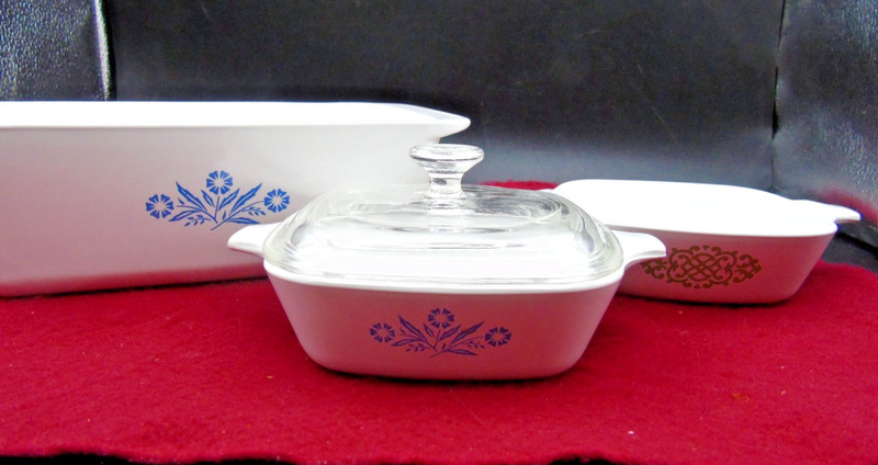 VINTAGE CORELLE P 315 B LOAF PAN + 2 1 3/4 SQURE DISHES 1 PYREX LID