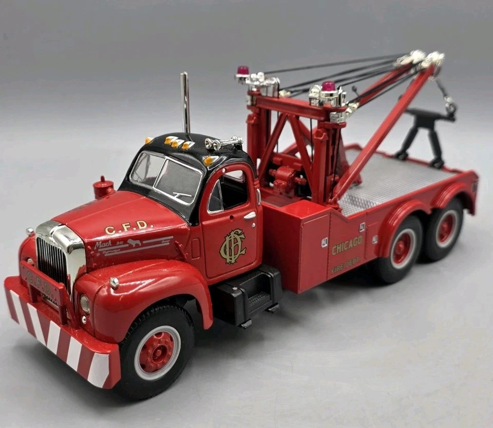 Camión de remolque Mack 1960 B-61 "Departamento de Bomberos de Chicago" diecast 1:34, primera marcha (1997) Foto 4 de 4