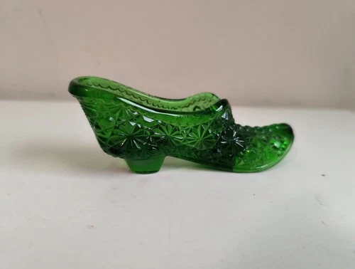 Vintage Fenton Daisy And Button Emerald Green Glass Shoe Slipper Glass Figurine