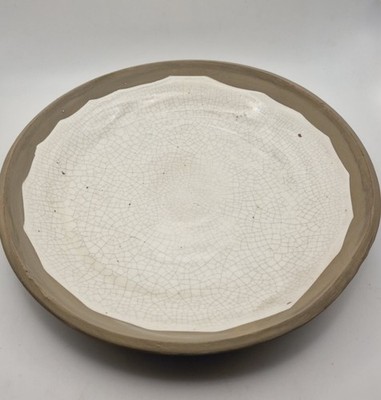 Handgefertigter großer rustikaler Dekoteller Crackle Glasur 29 cm Keramik Aufsteller Schale
