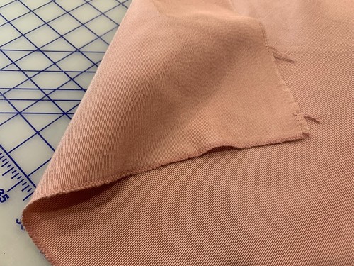 SOLOME PATTERN ROSE DUST COLOR YARDAGE 50" x 4 YARDS NEW BOLT END REMNANT - Picture 3 of 8