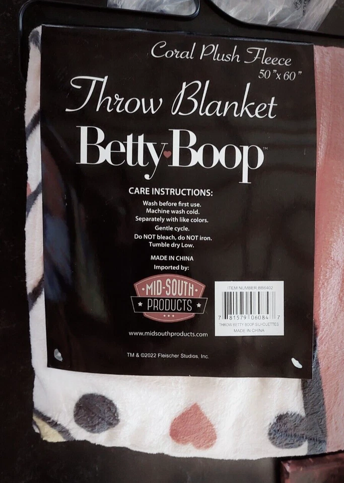 New Betty Boop (Coral) Fleece Throw Blanket - Image 4 of 4