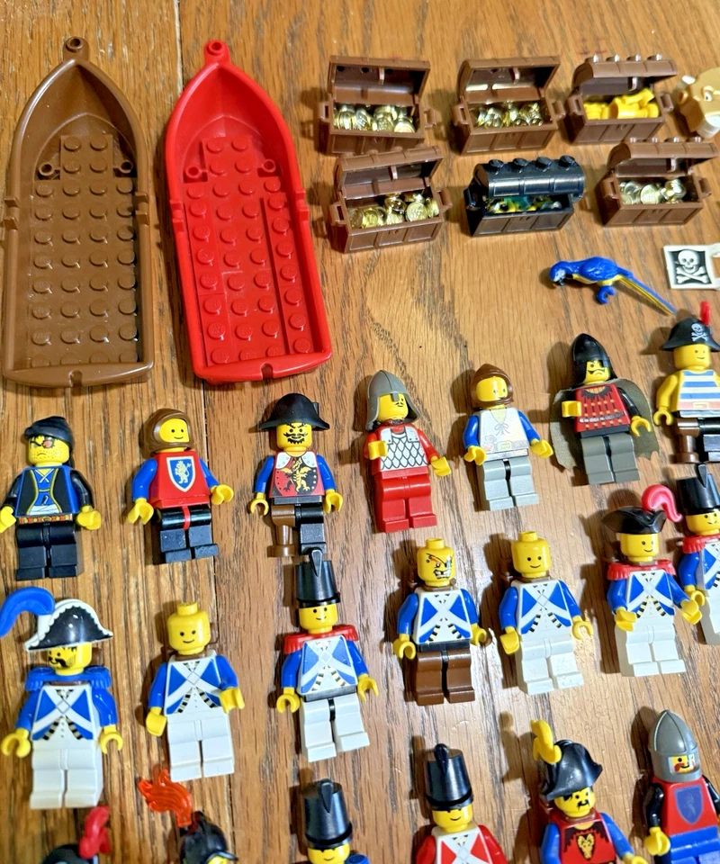 Vintage Lego Pirates Imperial Soldiers Horses, Minifigure Lot Red Blue Coats +++ - Image 2 of 4