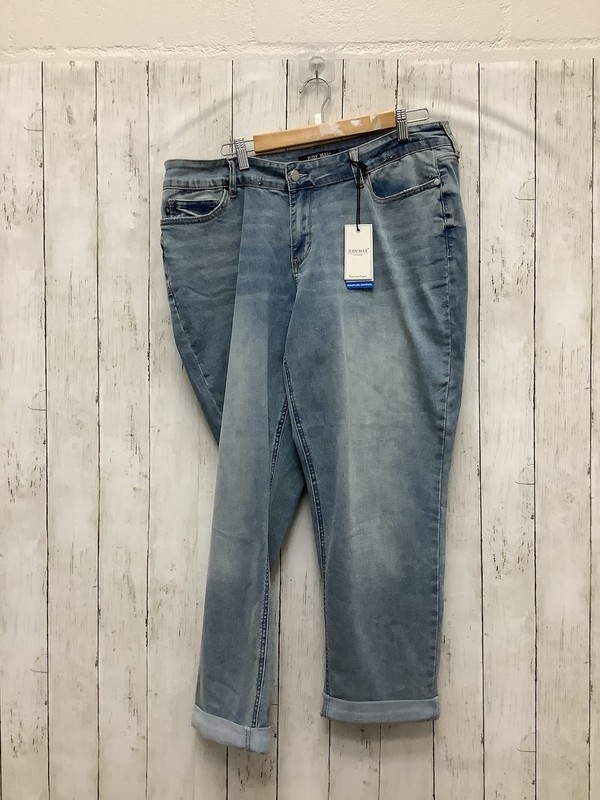 Judy Blue Size 18W Women's Light Wash Distressed Rolled Cuff Tummy Control Jeans