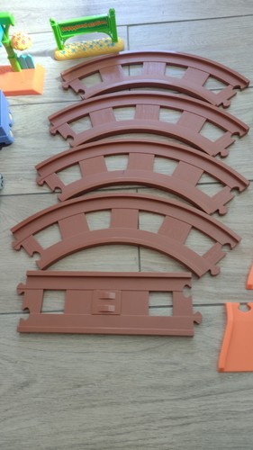 ELC Happyland Train Set Complete With Track,Crossing,Station Figures,Car Extras - Imagen 11 de 19