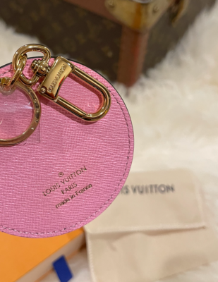 Louis Vuitton ILLUSTRE XMAS PARIS BAG CHARM AND KEY HOLDER M00872