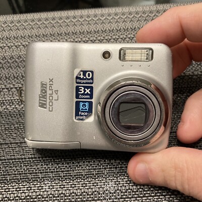 Nikon Coolpix L4 Digital 4 MP Camera Silver Tested W/Case READ