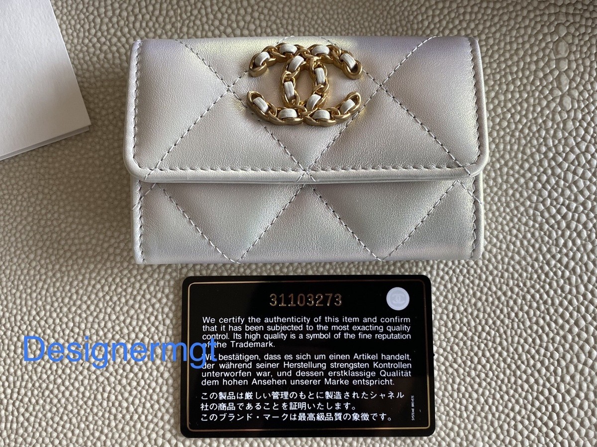 NIB 100%AUTH Chanel 21P White Iridescent Leather Snap