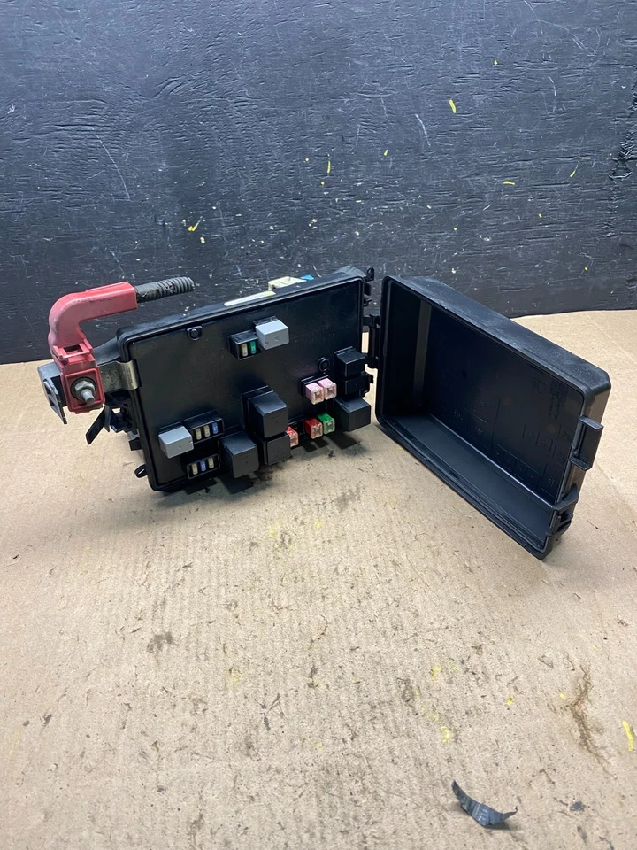 Chrysler 300 Charger 2008 módulo de alimentación totalmente integrado caja de fusibles TIPM R8496 DG Foto 2 de 4