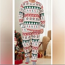 Men s 2 Piece Green Red And White Reindeer Holiday Christmas Pajamas / Size XL