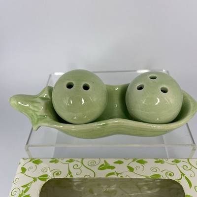 TWO PEAS IN A POD, Salt & Pepper Shakers, 3-piece Set, Ceramic
