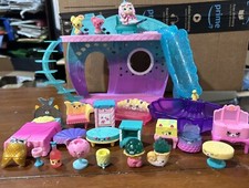 Shopkins Happy Places Season 6 Mermaid Play Set With A Lot of Extra Figures.