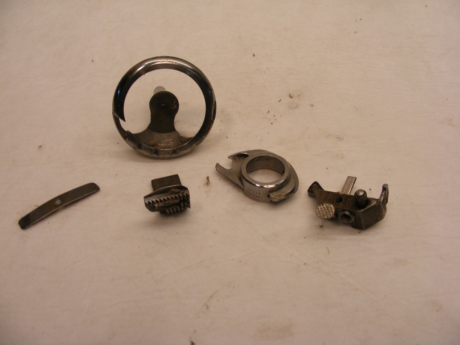 Vintage 99-13 Singer Sewing Machine Bobbin Case and assorted parts