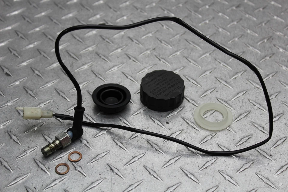 KTM 390 RC 2015 freno trasero cilindro maestro con depósito Foto 2 de 4