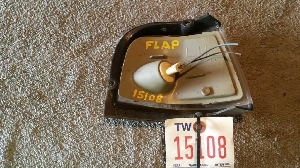 DRIVER LEFT CORNER/PARK LIGHT SIDE MARKER LAMP Fits 1987-96