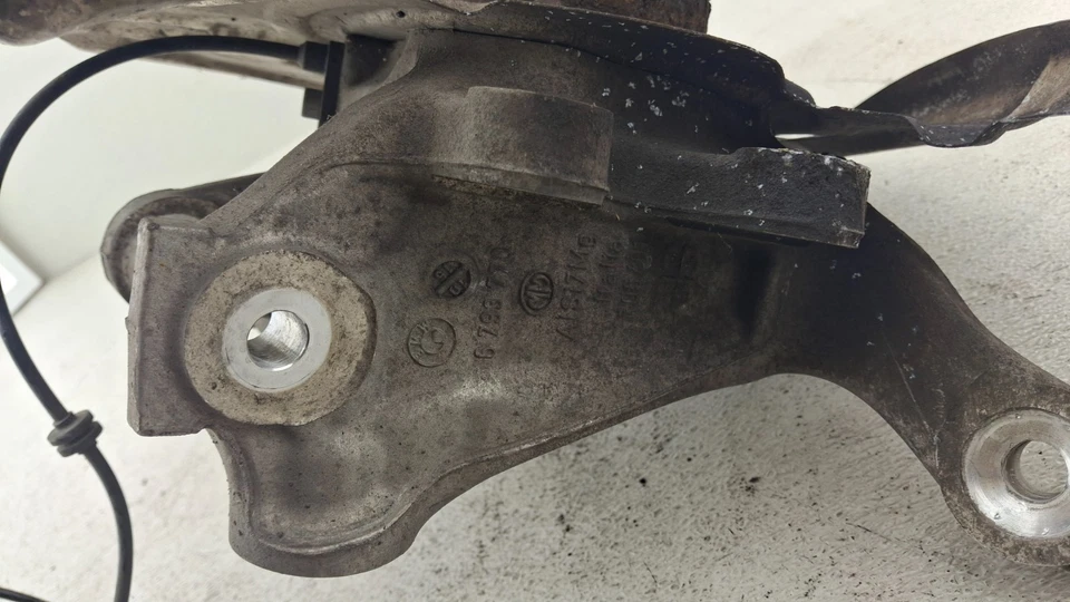 BMW 528i 535i F10 X-Drive 2011-2016 buje trasero derecho fabricante de equipos originales Foto 3 de 4