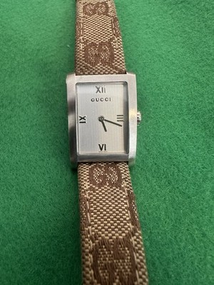 Original Gucci 8600J Swiss Made Vintage Watch with GG Monogram Strap