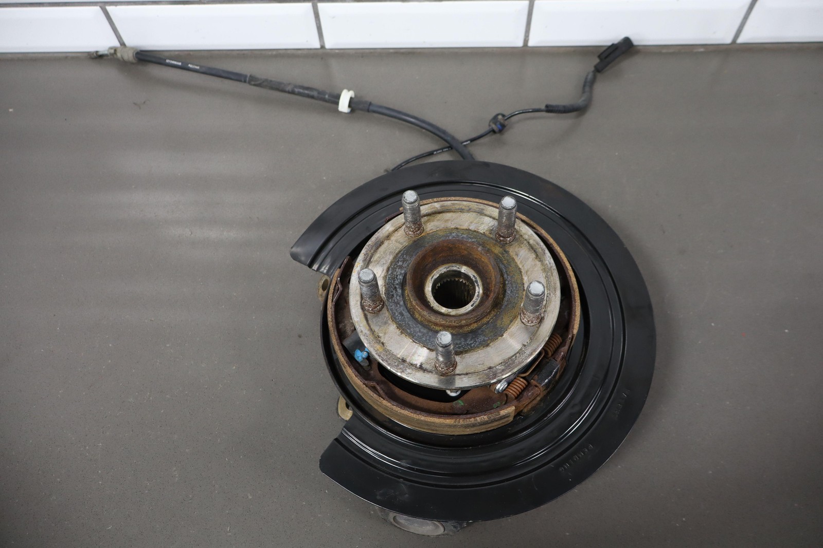 12-15 Jeep Grand Cherokee SRT8 Left Rear Suspension Knuckle Arms Spindle OEM LH