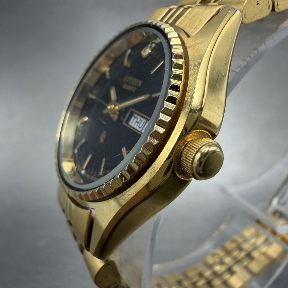Vintage Ladies Citizen Quartz Gold Tone 6000-072952 Day Date Watch