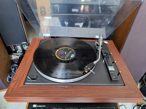 Akai AP-004X Fully Automatic Belt-Drive Turntable - Clean Aesthetic !