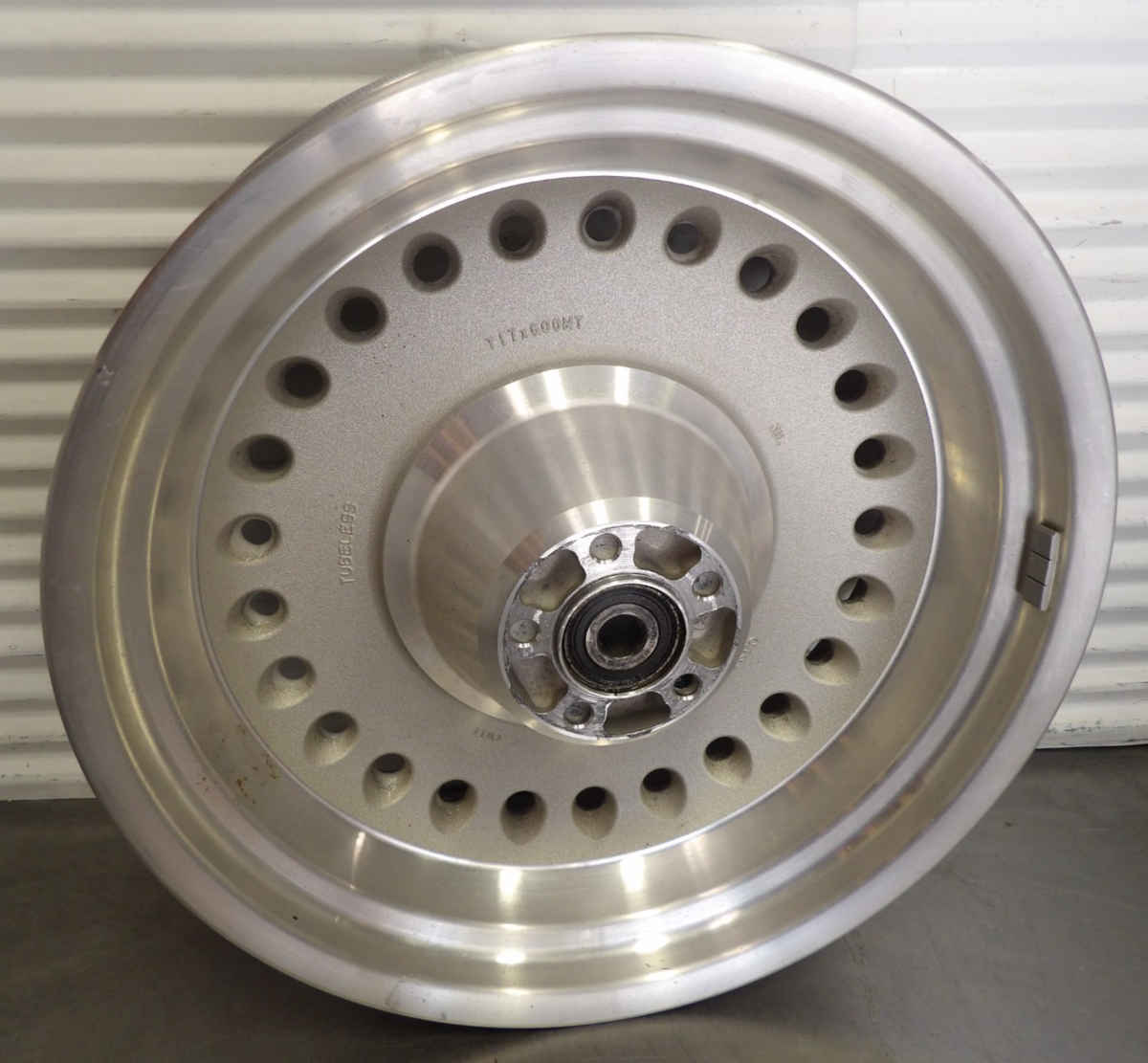 ファットボーイロー 17インチホイール(F) Yahoo!オークション -「ファットボーイ ホイール」の落札相場・落札価格