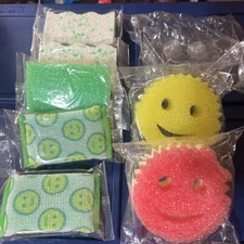8 Piece Scrub Daddy / Scour Daddy Set with Caddy Bin C