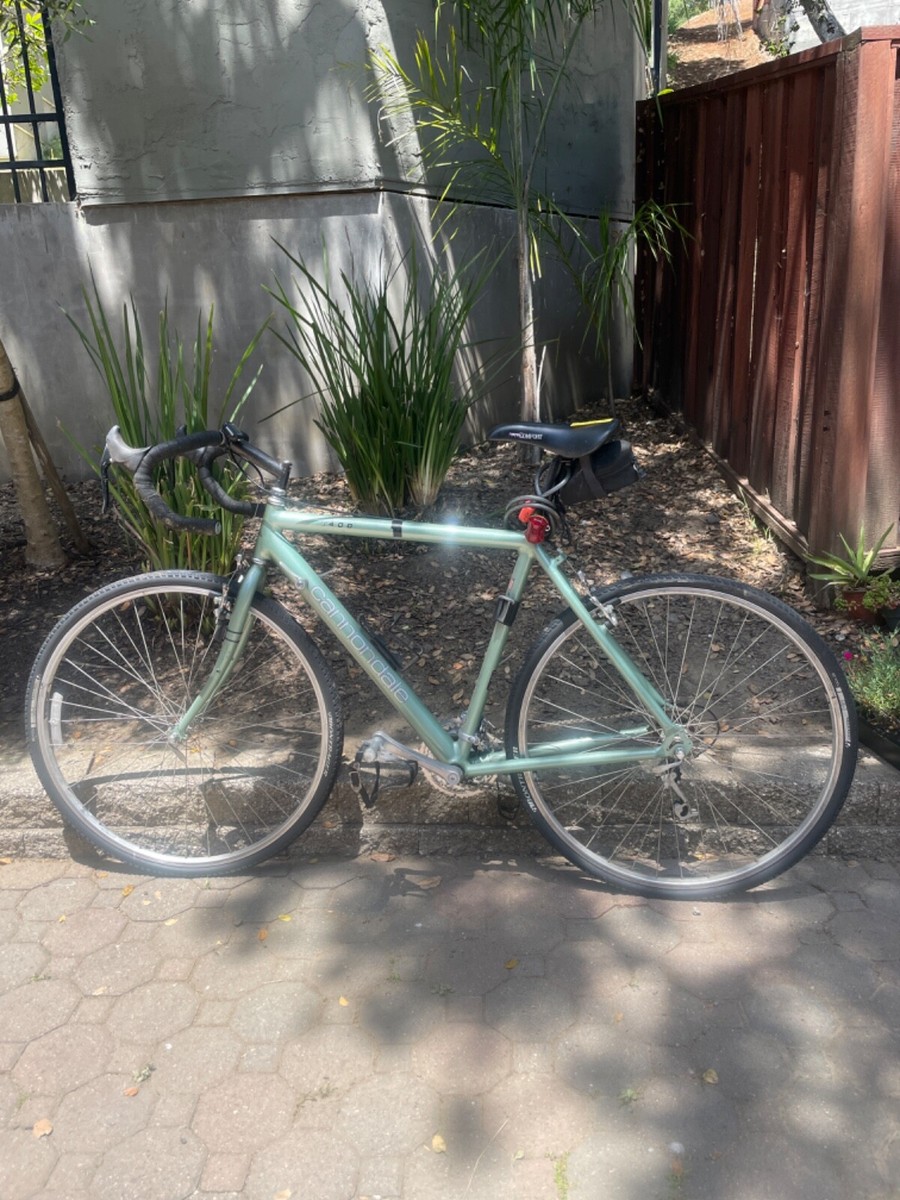 T400 Cannondale, mint color, large, road bike. 25in wheel, 21