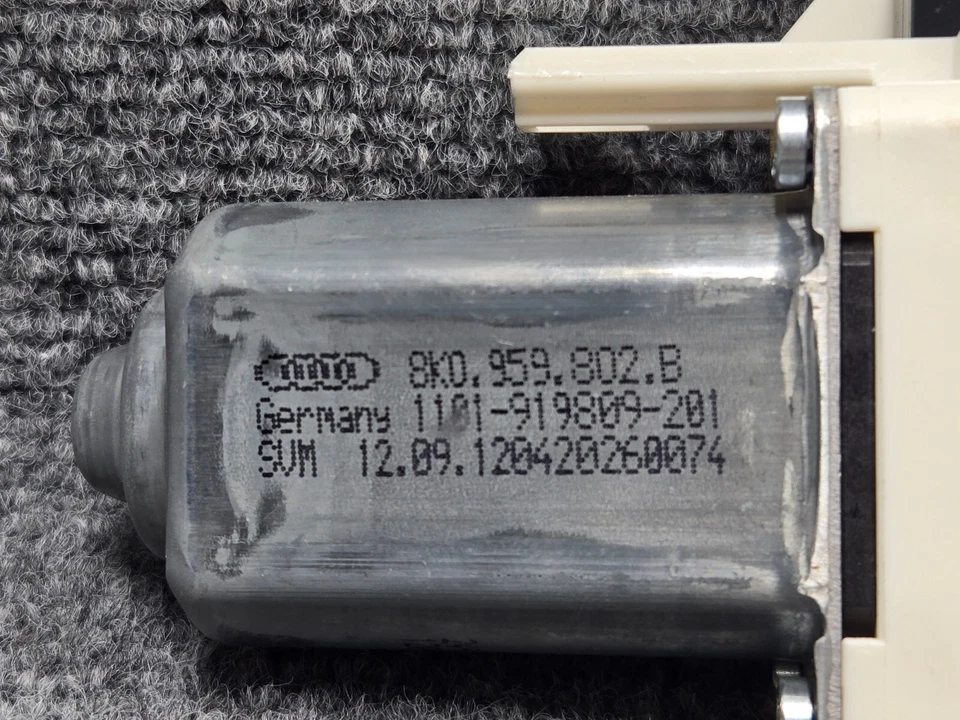 2013-2018 AUDI S6 FRONT RIGHT SIDE DOOR WINDOW REGULATOR MOTOR OEM - Image 2 of 4