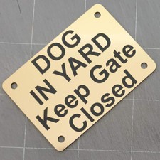 WOSTOD Letreros De Metal Retro Vintage Con Texto En Inglés "Dog In Yard Please Close Gate" Para Exteriores, Césped, Jardín, Patio, 8 X 12 Pulgadas (paquete De 1