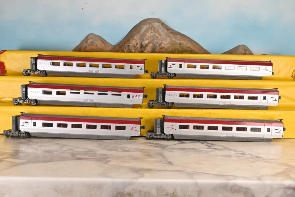 Mehano H0 2/4-Achs Personenzug Zwischenwagen Thalys der SNCF 6-tlg. (H729) - Bild 2 von 4