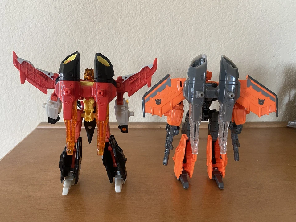 Transformers Generations Thrilling 30 Deluxe Class ARMADA STARSCREAM JHIAXUS - Image 2 of 3