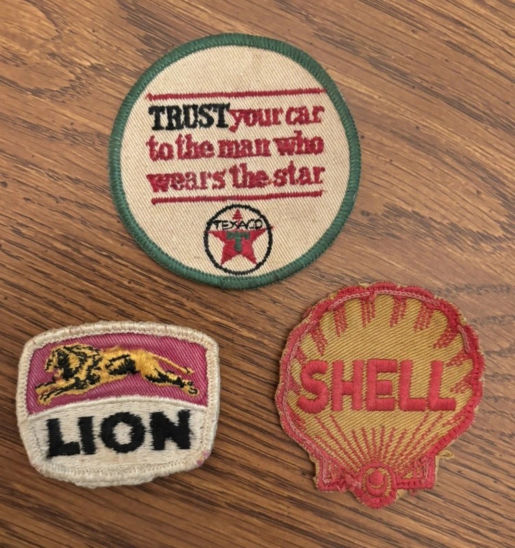 TEXACO-LION-SHELL HAT PATCH LOT 3 GC  ORIGINAL 1950s SIGN PROMO GAS