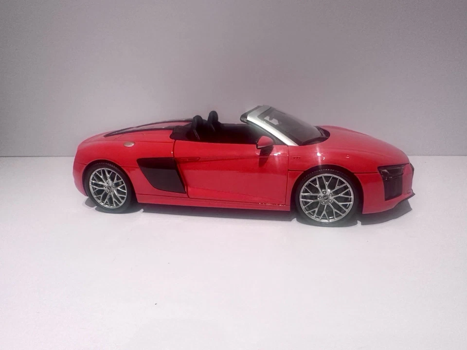 i-scale Audi R8 Spyder V10 Dynamite Red 1/18 Scale Diecast Model Car - Image 2 of 4