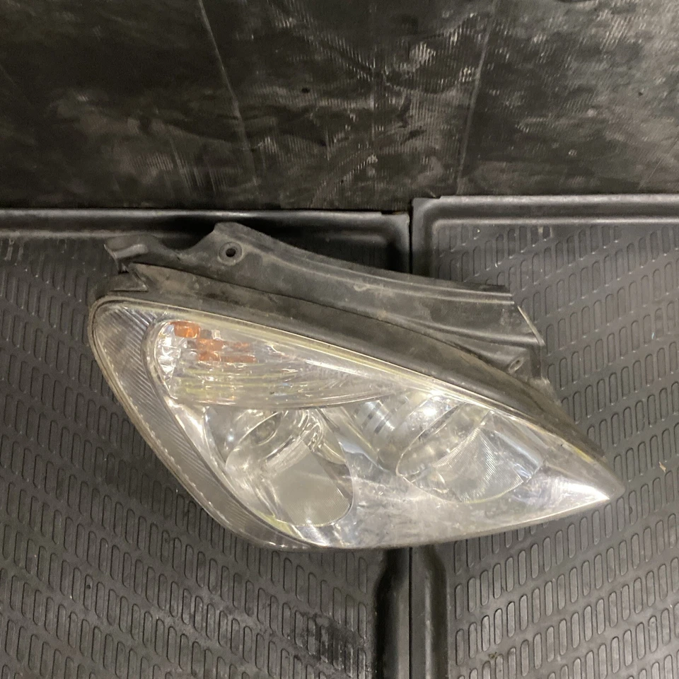Faro halógeno delantero derecho Kia Carens 2008 lado del conductor A044936 Foto 2 de 4