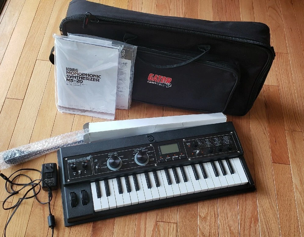 Korg microKORG XL+ 37-Key Synthesizer/Vocoder Gator Case + Mic & Manual  CLEAN
