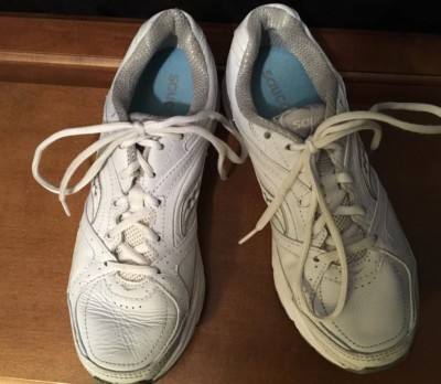 saucony walking shoes