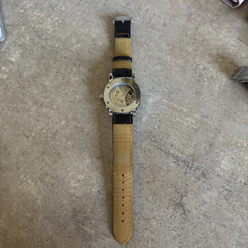 Reloj Hombre Winner Skeleton Mecánico Cuerda Analógico Tono Negro y Plateado Funciona Foto 3 de 4