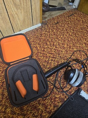Beyerdynamic DT 770 Pro Headphones 80 Ohm Over-Ear