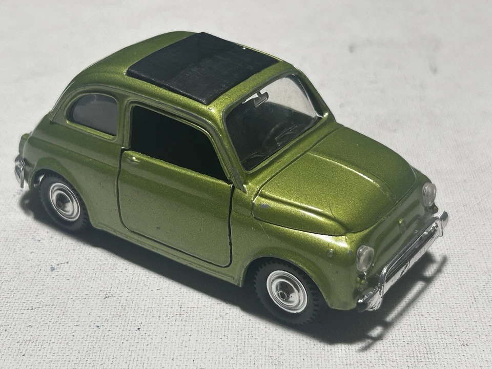 Polistil S.599 Fiat 500 L  Scala 1/25  - Immagine 2 di 4