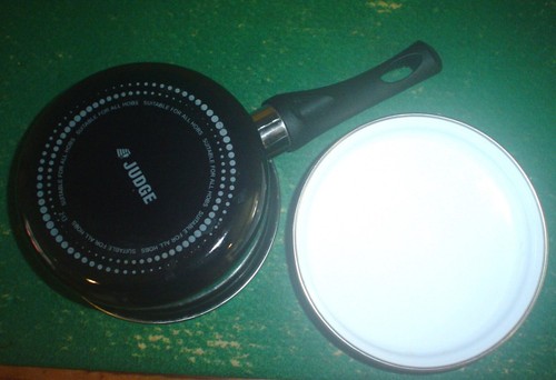 JUDGE 243 BLACK ENAMEL 1.5 LITRE SAUCEPAN KITCHENALIA - Picture 5 of 5