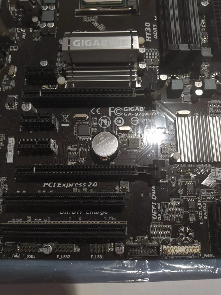 Procesador AMD FX-6300 6 Core 3.5Ghz + Gigabyte GA-970A-DS3p AM3+ - Imagen 3 de 4