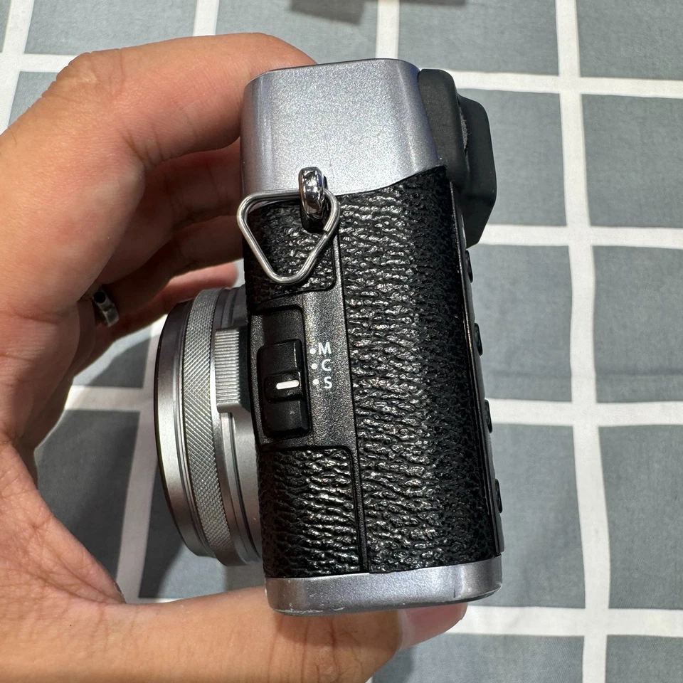 Fujifilm X100T Digital Camera with 23 mm f/2 Fixed Lens 16.3 MP with Accessories - Image 3 of 4