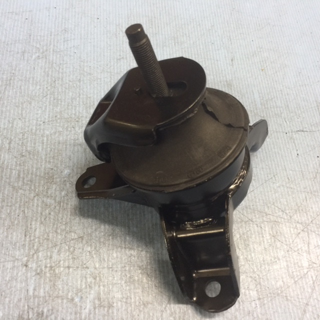 Hydraulic Front Right Motor Mount for 20052011 Kia Sportage 2.0L 2.7L